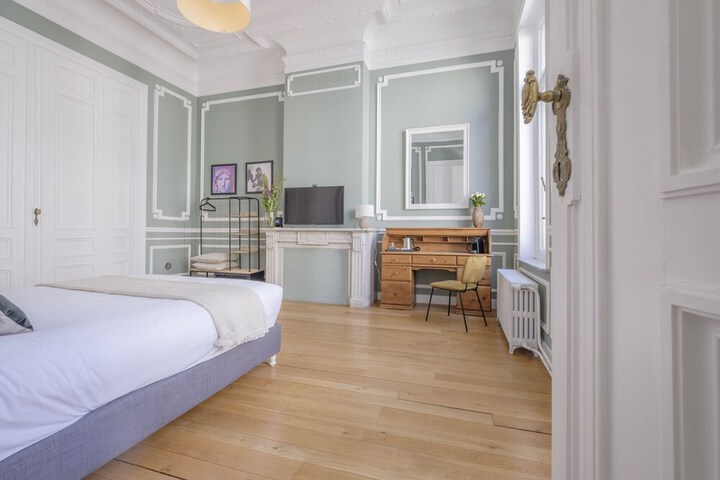 Room 7 of 18