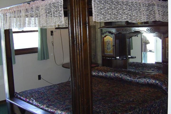 Room 11 of 24