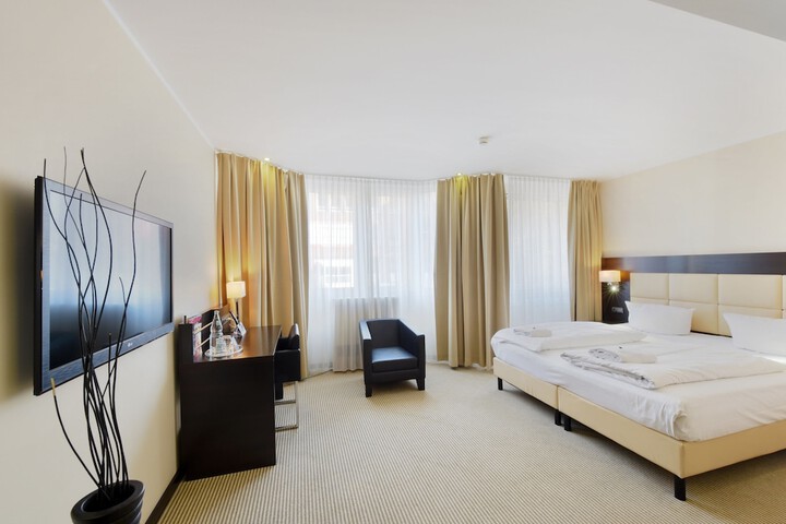 Room 6 of 45