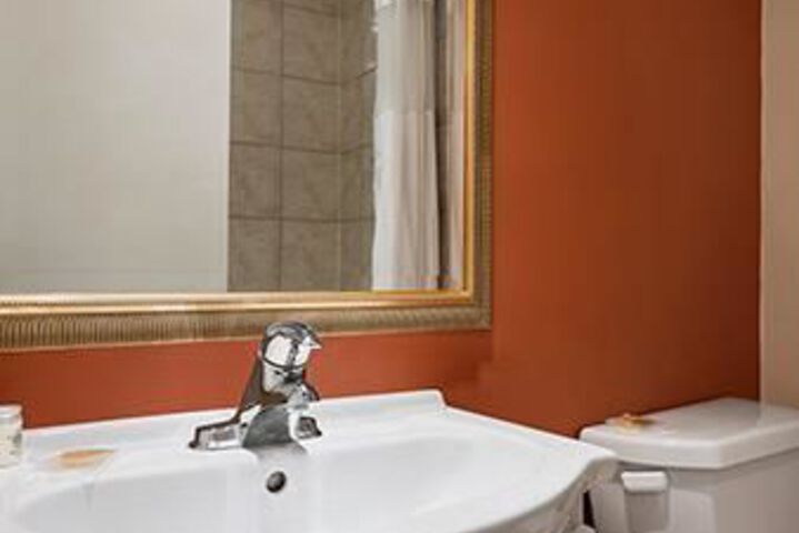 Room 4 of 25