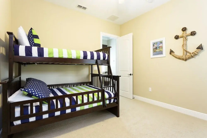 Room 6 of 19