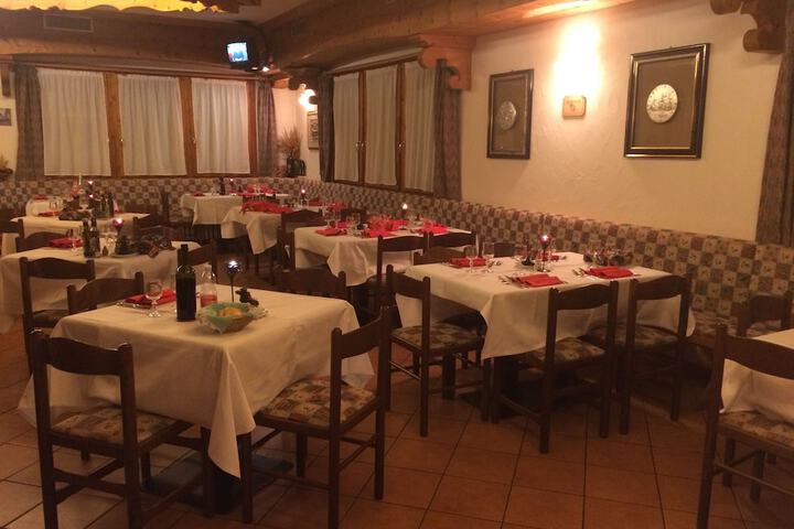 Dining 46 of 79