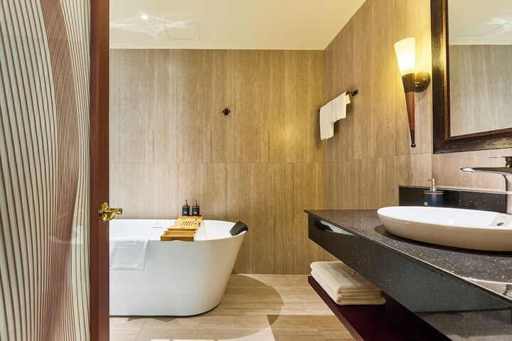Room 40 of 102