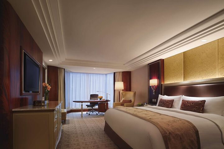 Room 35 of 103