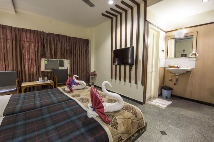Room 15 of 53
