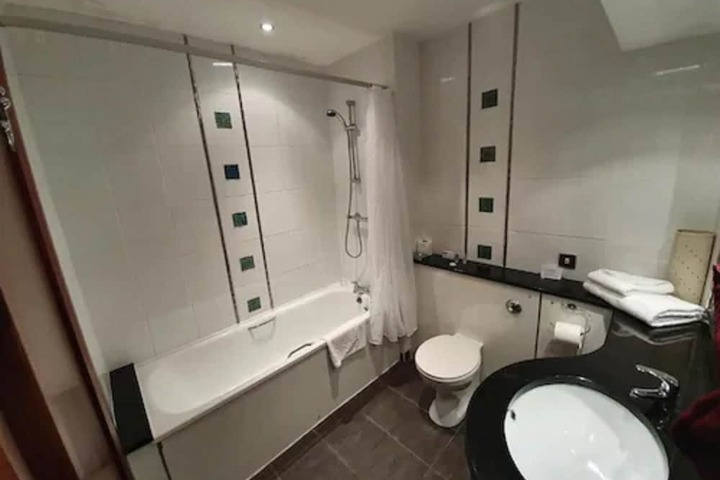 Room 3 of 35