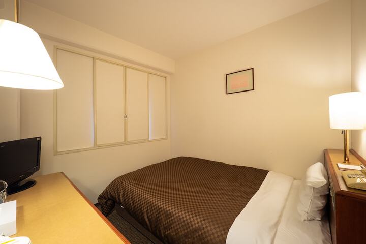 Room 6 of 18