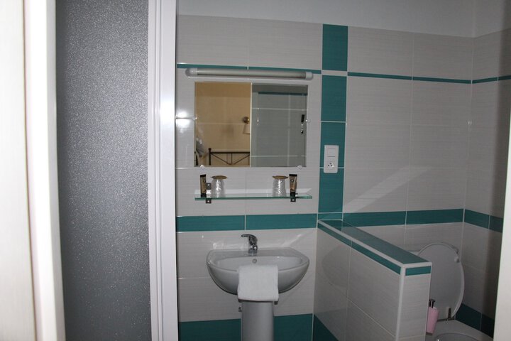 Room 6 of 10