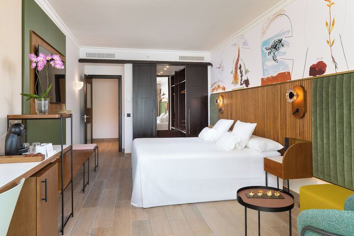 Room 12 of 76