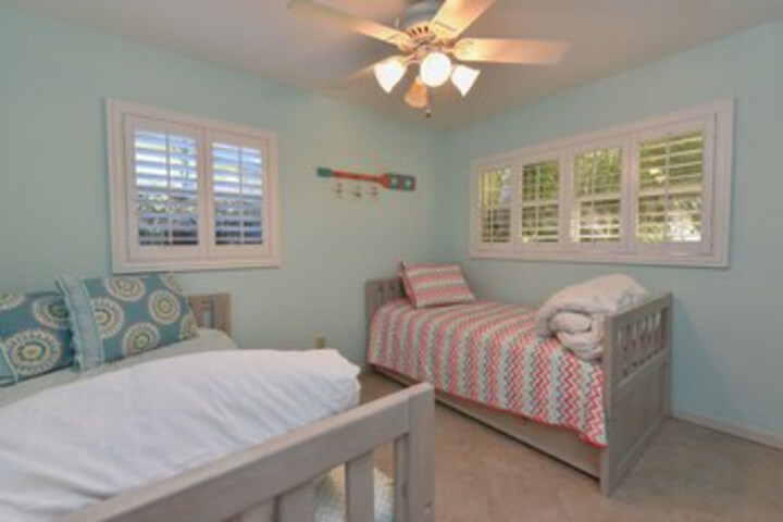 Room 25 of 27