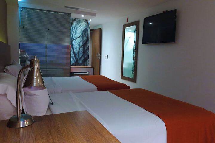 Room 14 of 83