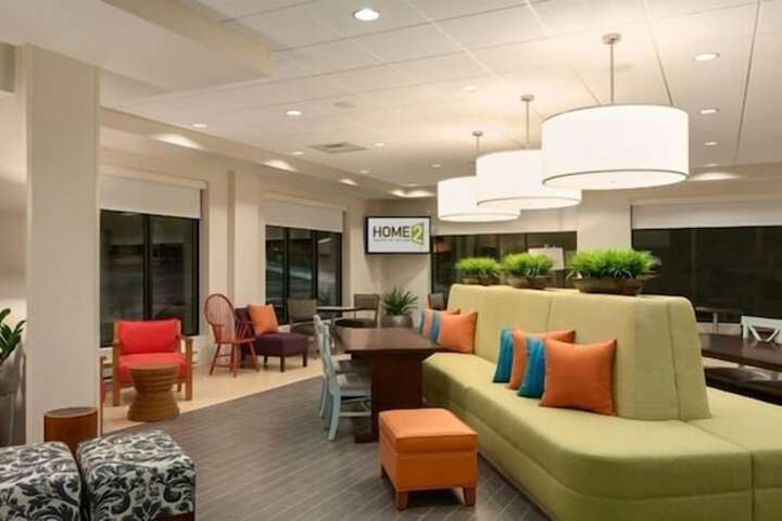 Lobby lounge