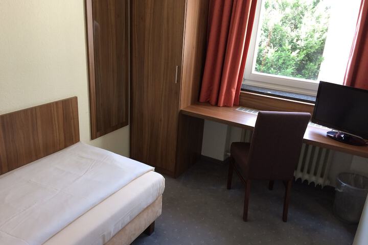 Room 3 of 16