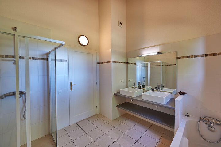 Room 102 of 131