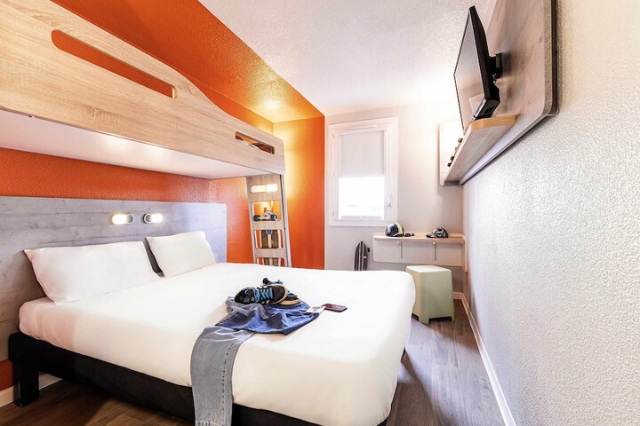 Room 13 of 68