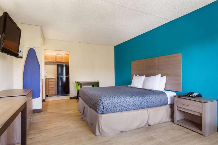 Studio 2 Queen Beds Kitchenette (4 of 16)