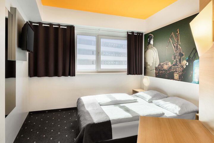 Room 6 of 30