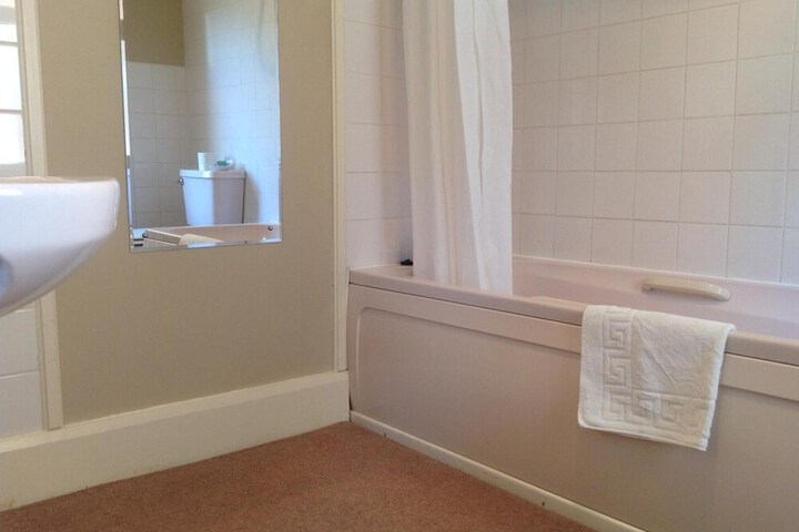 Room 13 of 36