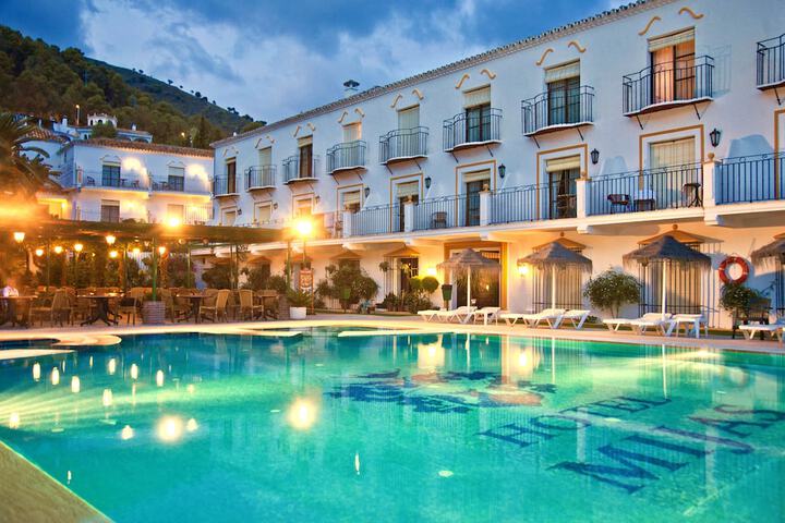 Pools & Facilities