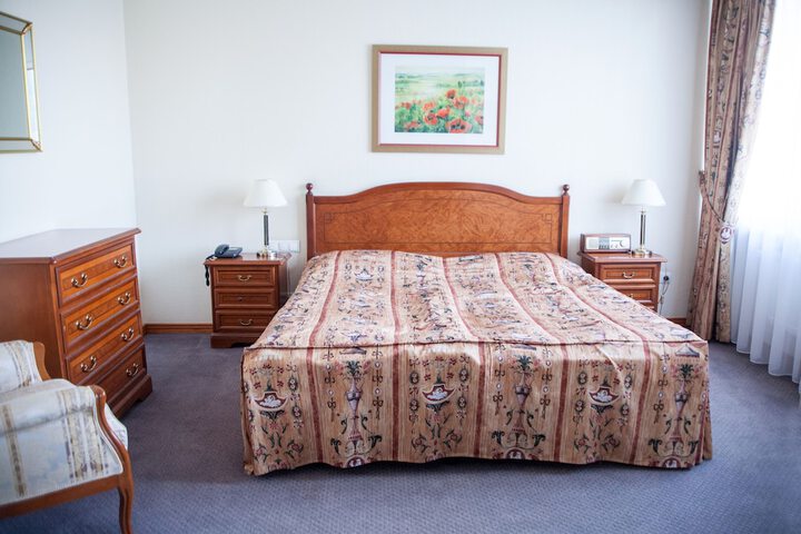 Room 8 of 108