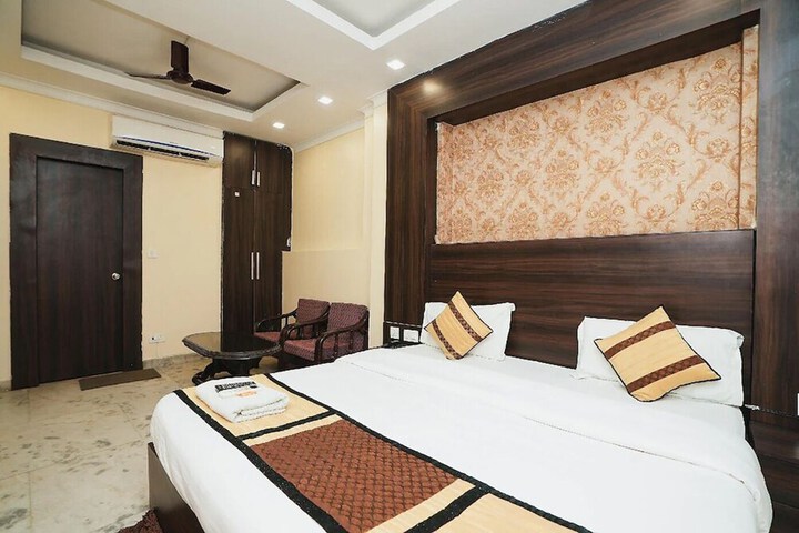 Room 4 of 16