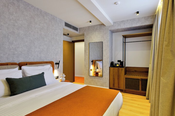 Room 9 of 41
