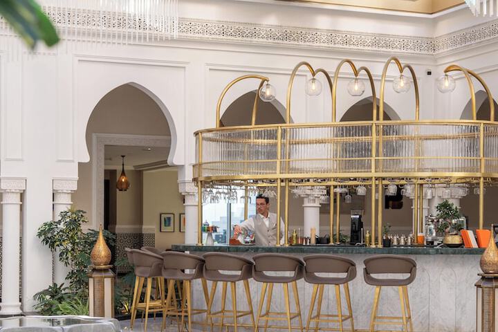 Lobby lounge