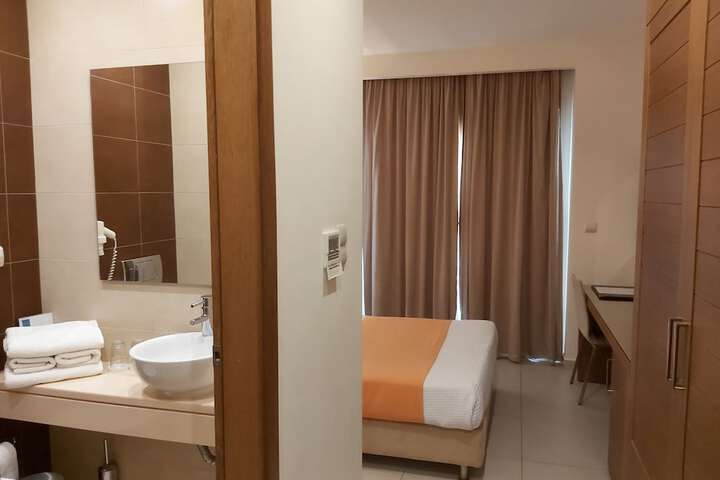 Room 16 of 47