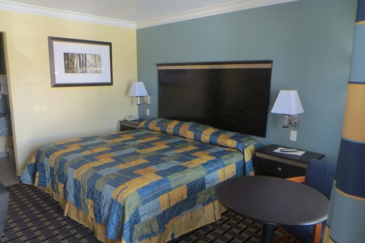 Room 3 of 26