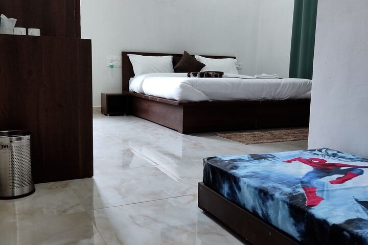 Room 8 of 11
