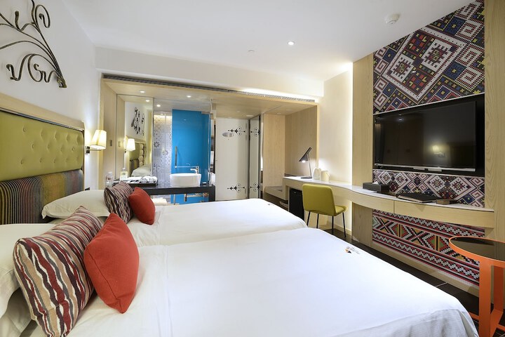 Room 30 of 126