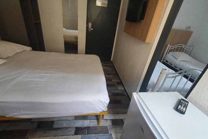 Room 14 of 18