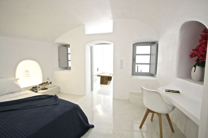 Room 2 of 77