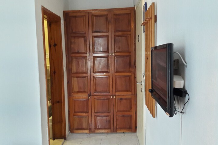Room 8 of 74