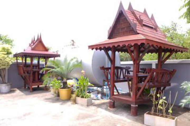 Hotel Exterior 12 of 26