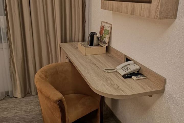 Room 4 of 42