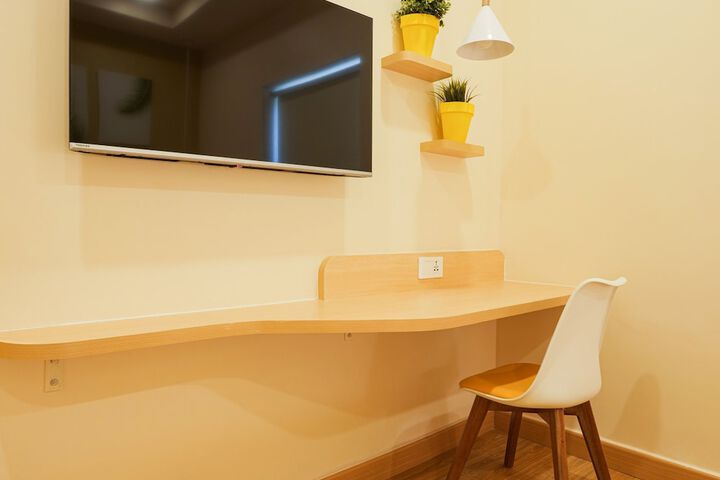 Room 16 of 25
