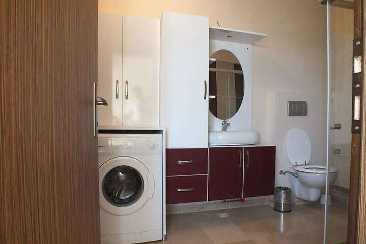 Room 12 of 18