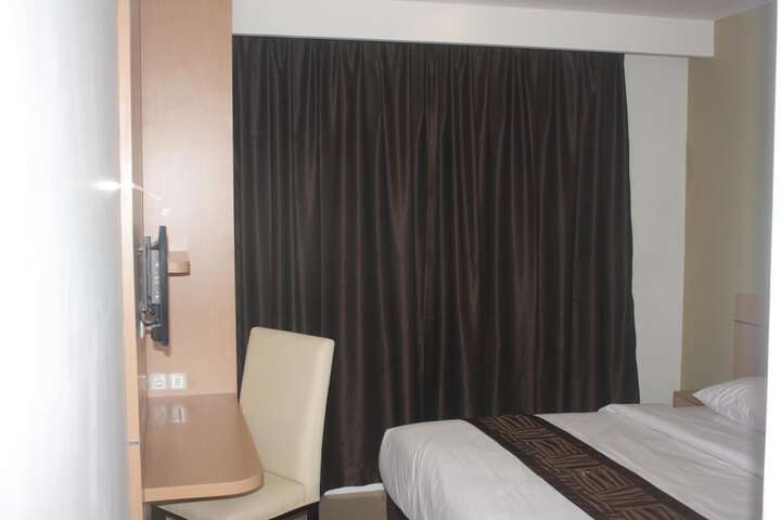 Room 19 of 38
