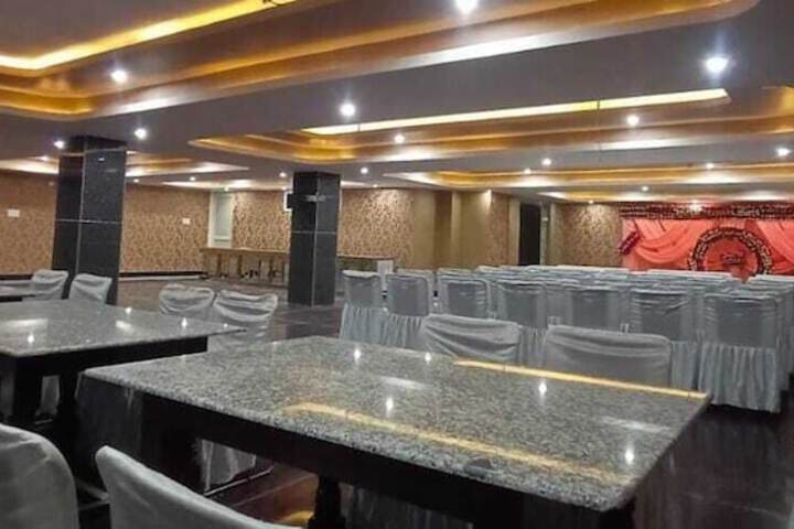 Ballroom/Hall 54 of 91