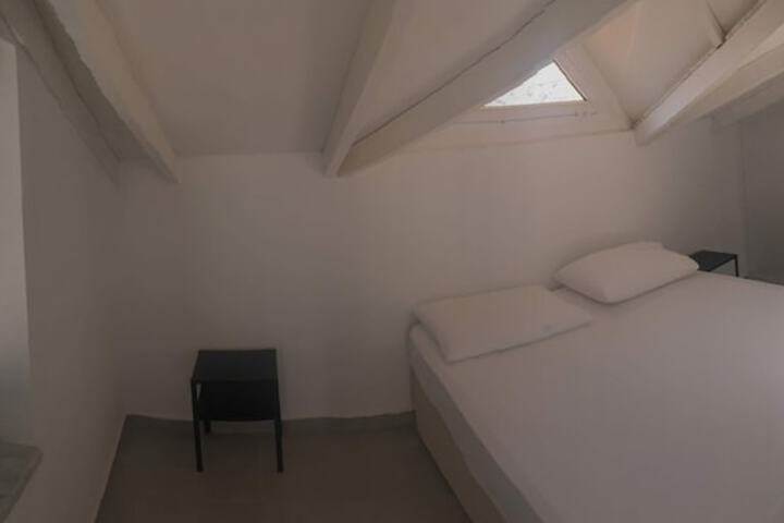 Room 20 of 83