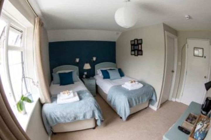 Room 2 of 20