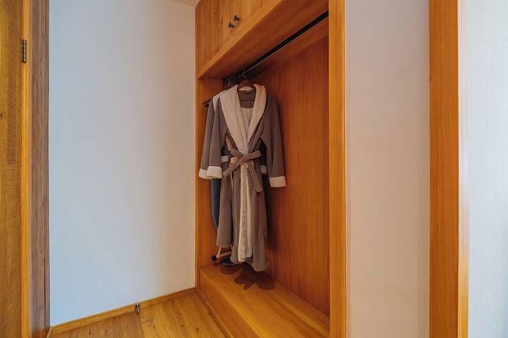 Room 18 of 259