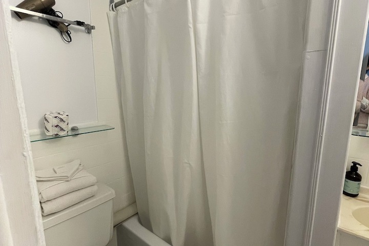 Room 105 of 125
