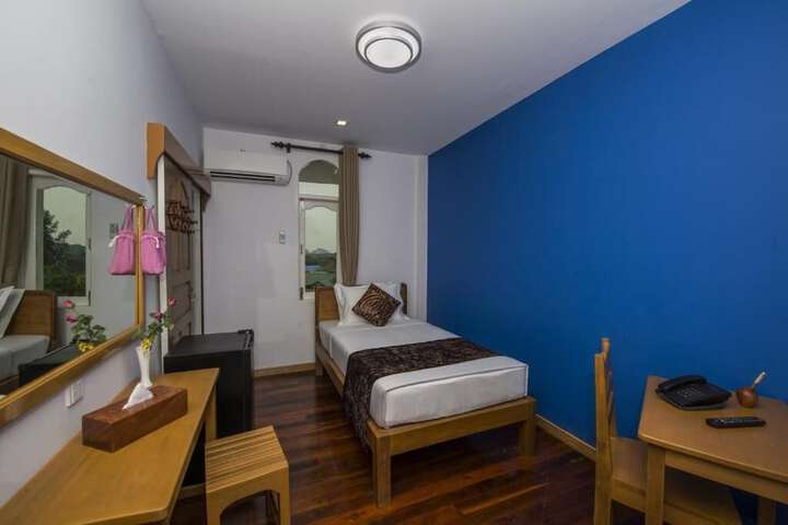 Room 15 of 48