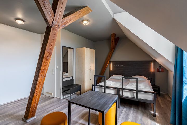 Room 10 of 72