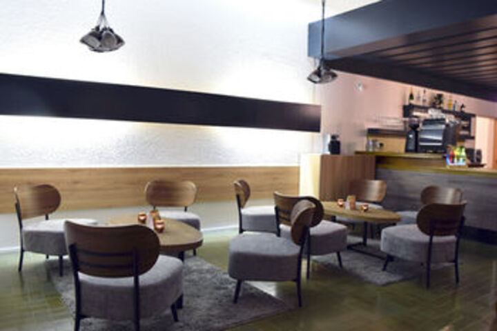 Dining 40 of 136