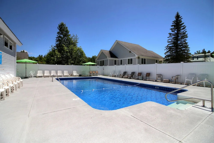 Pool 11 of 18