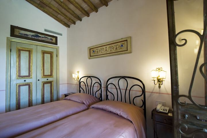 Room 16 of 41