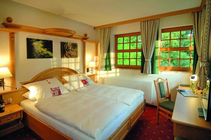 Hotel Alpenhof - ruhige Wohlfühloase zwischen München dem Fünf-Seenland und den Bergen, in S-Bahnnähe